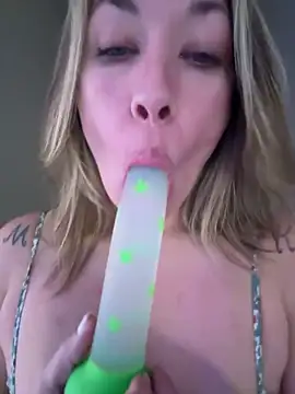 MiraKisss' Webcam Show