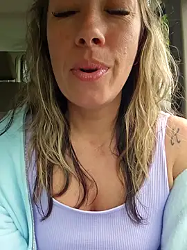 Show modela MiraKisss na web-kameri
