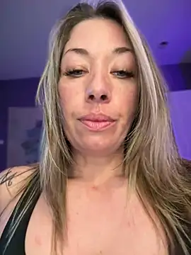 MiraKisss' Webcam Show