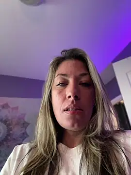 MiraKisss' Webcam Show