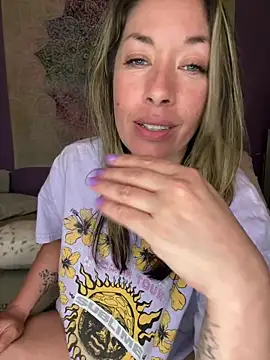 MiraKisss Show in webcam