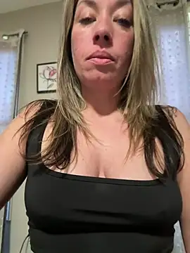MiraKisss Show in webcam