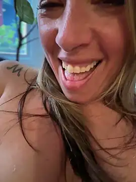 MiraKisss' Webcam Show
