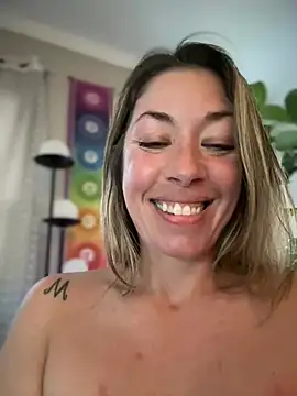 MiraKisss' Webcam Show