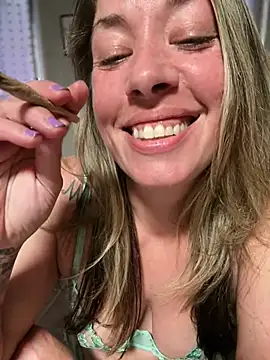 MiraKisss' Webcam Show