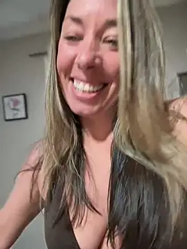 MiraKisss Show in webcam