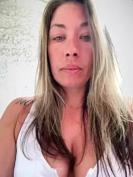 MiraKisss Show in webcam
