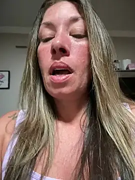 MiraKisss' Webcam Show