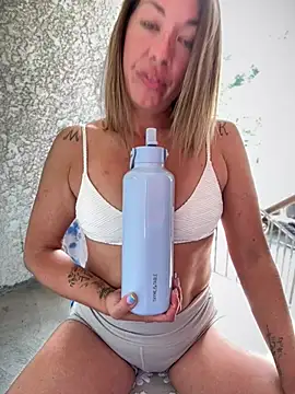 MiraKisss webcam show