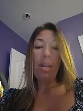MiraKisss Live XXX-Chat