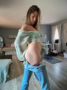 MiraKisss' Webcam Show