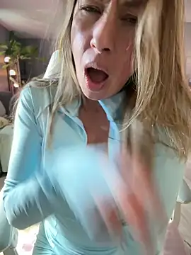 MiraKisss' Webcam Show
