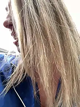MiraKisss webcam show