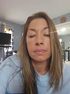 MiraKisss webkamerás műsora