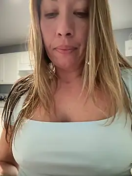 MiraKisss' Webcam Show