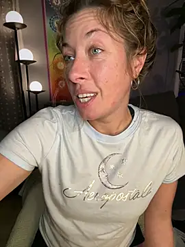 XXX chat uživo modela MiraKisss