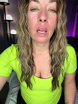 MiraKisss Show in webcam