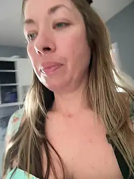 MiraKisss Show in webcam