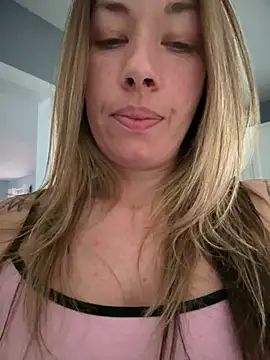 MiraKisss' Webcam Show
