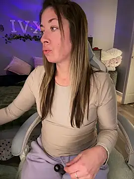 MiraKisss webkamerás műsora
