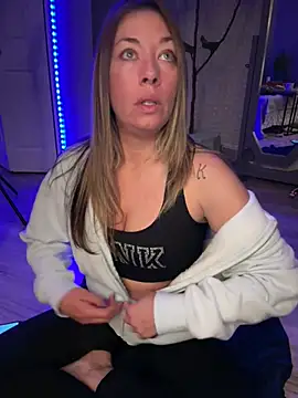 הופעת וובקאם של MiraKisss