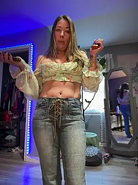 Show modela MiraKisss na web-kameri
