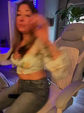 MiraKisss' Webcam Show