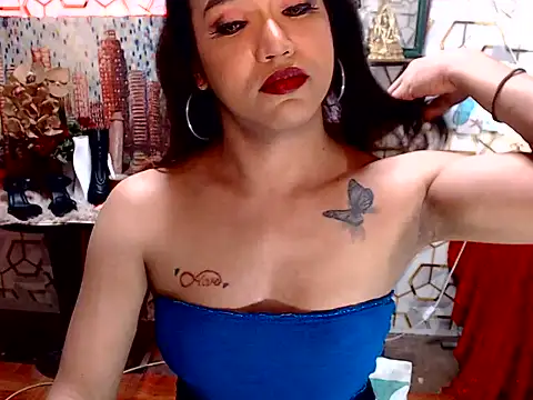 UrQueenBigCums Show Webcam