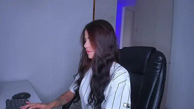 Chat XXX en directo de Lisegg_