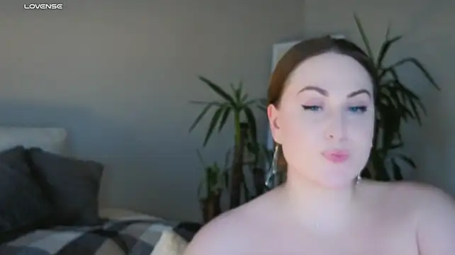 Miss_Magic_Eyes_ Show in webcam
