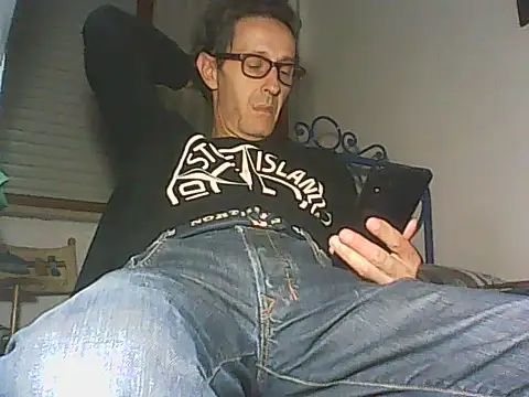 Moro_ra Show in webcam
