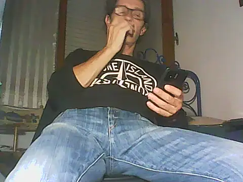 Moro_ra Show in webcam