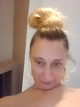 Sexyamy23 Adlı Modelin Canlı XXX Sohbeti