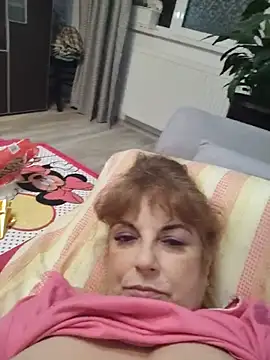 צ'אט XXX בשידור חי של cutewoman67