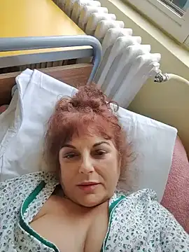LIONESSQUEEN307: διαδικτυακό σόου στην κάμερα