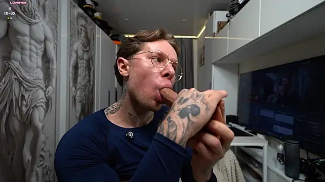 NickHOWLEN Шоу с уебкамера