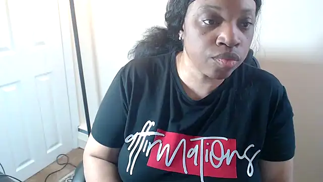 Chat +18 de Sexymona1218 ao vivo