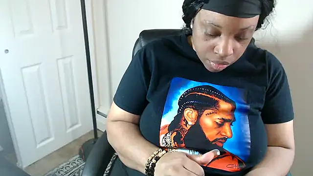 Chat +18 de Sexymona1218 ao vivo