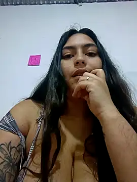 xandra252 Adlı Modelin Canlı XXX Sohbeti