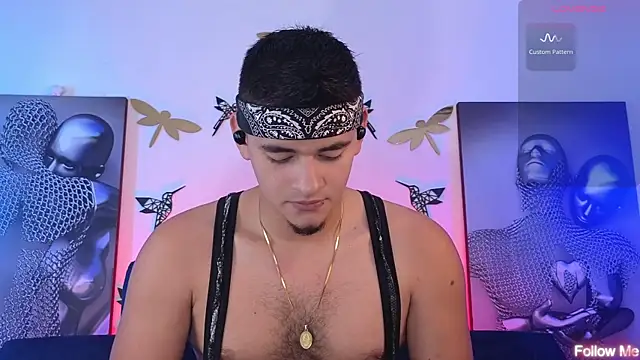 VikoHands live XXX chat