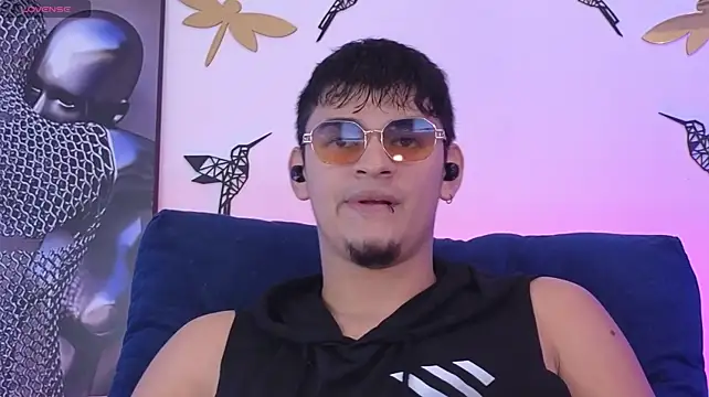 VikoHands' Live XXX Chat