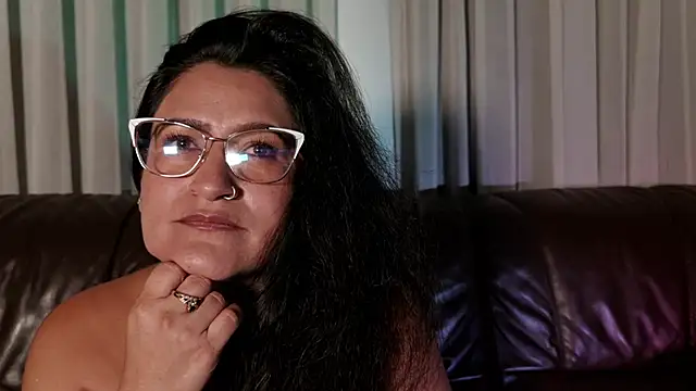 Chat +18 de DeesseLuxure ao vivo