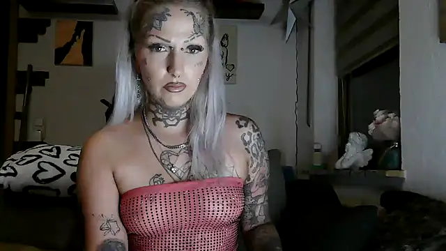 RoxxyInk's Live XXX Chat