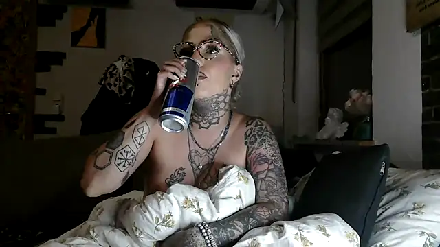 RoxxyInkn Live XXX chat
