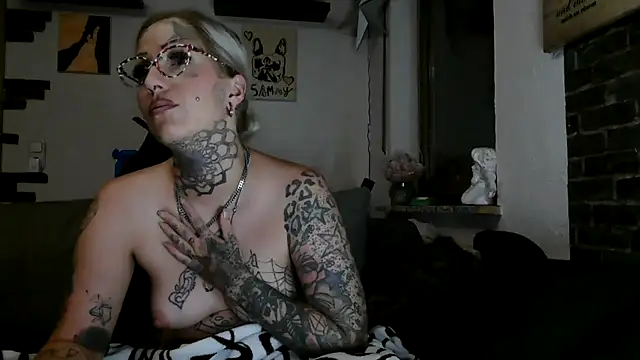 RoxxyInk Live XXX-Chat