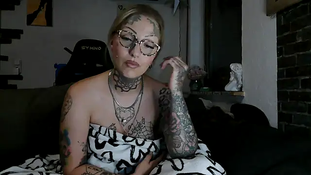 Онлайн чат XXX RoxxyInk