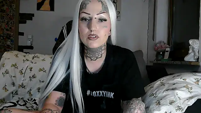 RoxxyInk's Live XXX Chat