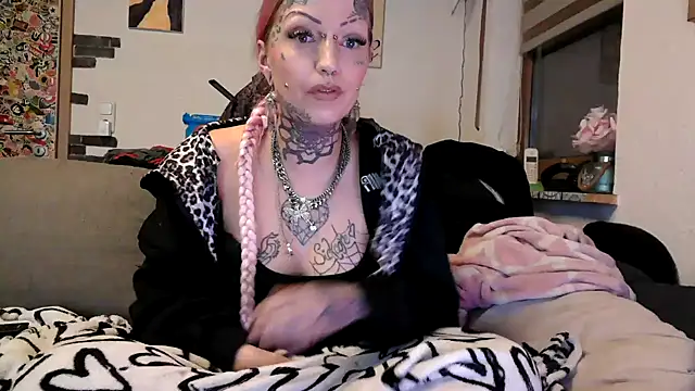 دردشة RoxxyInk الجنسية المباشرة