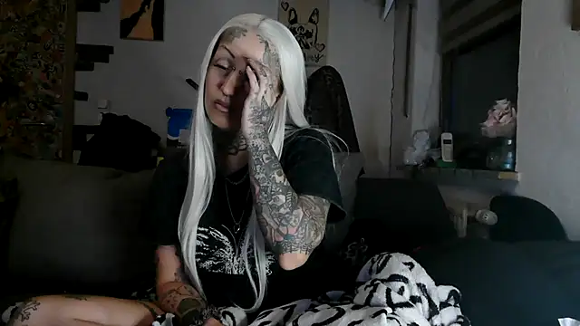 Show modela RoxxyInk na web-kameri