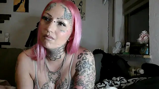 RoxxyInk Webcam-Show